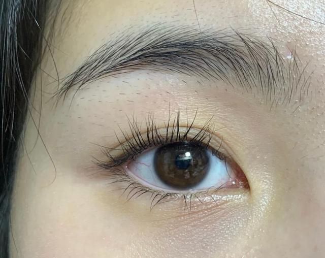 双眼|不会画“眼妆”的女生,只要掌握这4个技巧,放大双眼还好看!