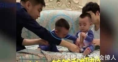 妈妈|双胞胎兄弟吵架,爸爸和奶奶娘俩都拦不住,果然妈妈才是一家之主