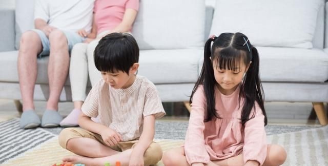 护肤品 10岁小女孩分享“护肤照”,评论区引发热议,网友:这孩子没救了