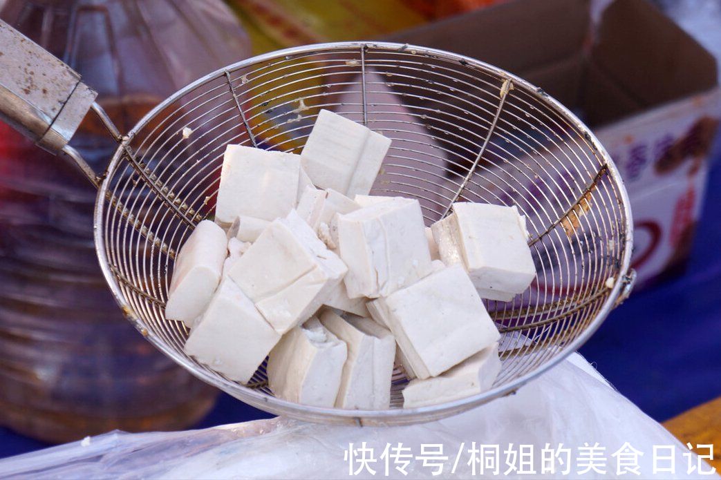 广东人做汤有一手,连豆腐汤都好喝,汤汁浓白,不放鸡精也很鲜