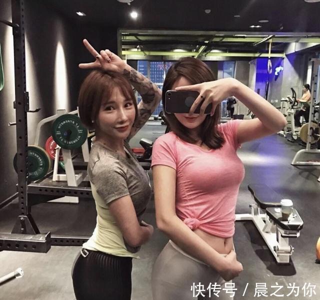 紧身衣 打底裤不仅给人一种温暖的感觉,衬托出优美的线条与腰部的效果