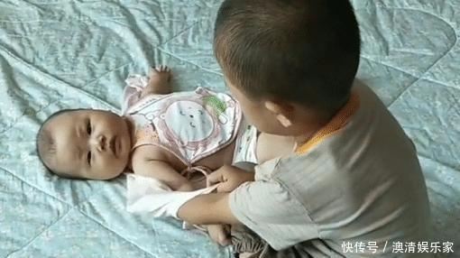 妹妹|4岁哥哥照顾妹妹起居火了,大概是全网“混得最牛”的二胎