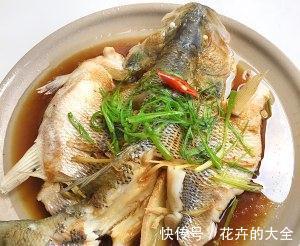 家常鱼肉菜谱,清蒸鲈鱼,简单营养美味,一道不错的健康菜谱