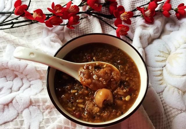 腊八节来临，12样食材熬一锅腊八粥，香甜软糯易消化，好喝营养高