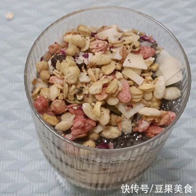 奇亚籽|#一周减脂不重样#奇亚籽麦片隔夜杯，好吃不胖