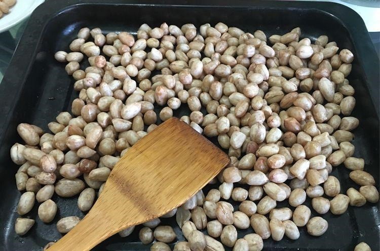 五香花生米不用锅炒，用这个方法做出来的花生米，下酒菜杠杠的