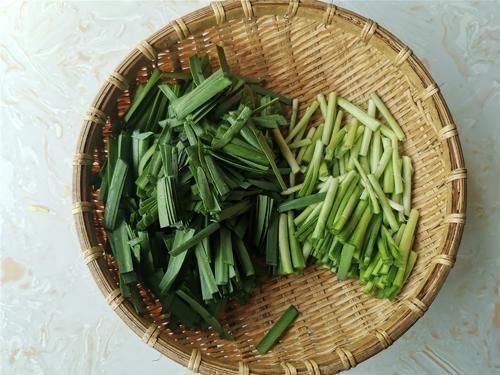 炒韭菜的小窍门,又鲜又嫩不会炒过火,无论炒蛋还是炒肉都可以