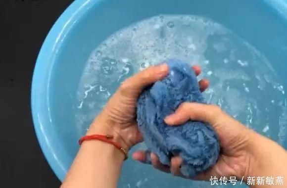 用清水拖地等于没拖,从家政公司那偷学一招,拖地又快又干净
