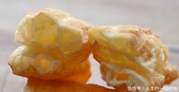 家庭自制放心小油条:不加明矾泡打粉,外酥里嫩,比买的还好吃