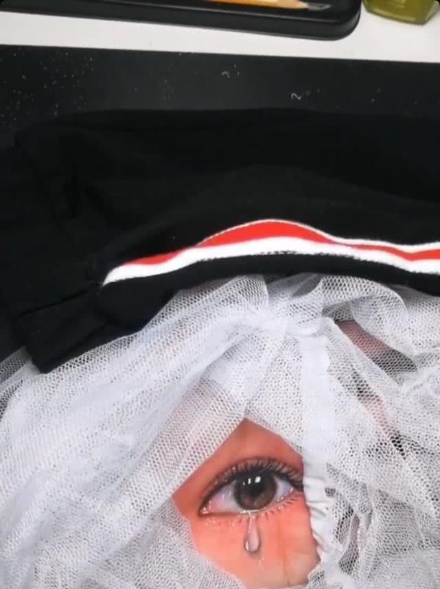 作画&美术生手掌作画,以为平淡无奇,看到最终成品后:让人心疼