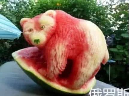 中国|日本人:看我雕刻西瓜,美国人:小意思,中国人:关公面前耍大刀