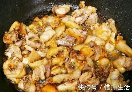 农家传统干炒鸡，做法简单用料讲究，鸡肉嫩滑入味有嚼头，解馋