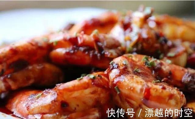 美食推荐芦笋炒肉，香辣豆瓣虾，红酒洋葱烩虾的做法