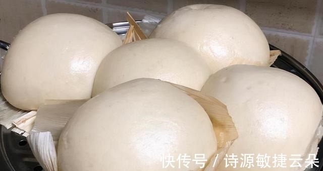 发面时，最忌直接加酵母！再加这2样，半小时发满盆！香软蓬松！