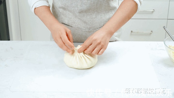 温开水|1个香蕉,1碗芝士,绵软拉丝的香蕉芝士饼就出炉啦