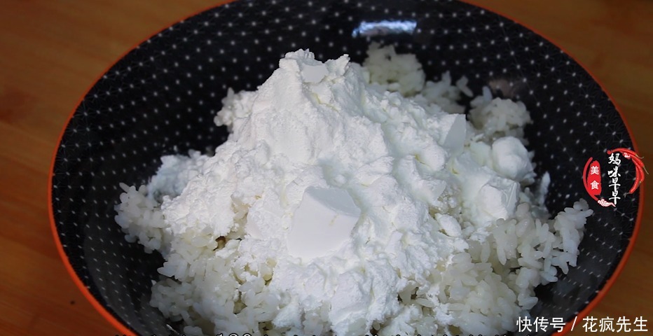  好吃|剩米饭别炒着吃了，教你一个新做法，香甜软糯，比蛋糕还好吃