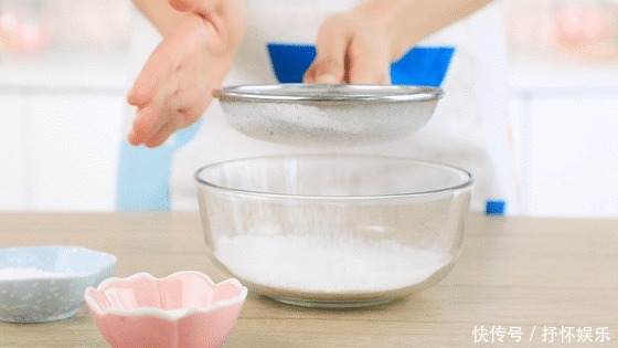 每天宅家学点烘焙小甜品,3步学会双层紫薯方糕,口感超丰富