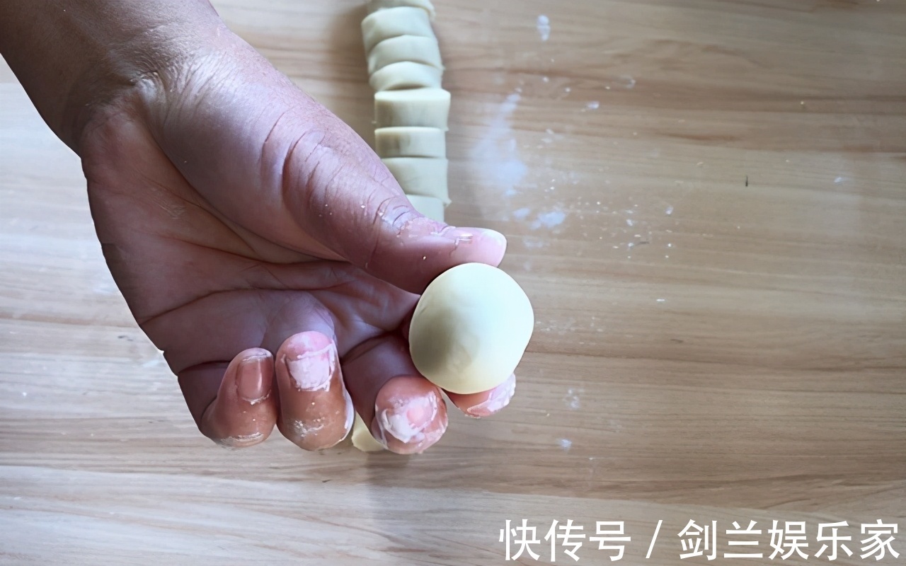 空心|手把手教你做麻团，金黄圆润，不开裂不回缩，个个空心，放凉不硬