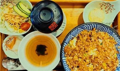 定食|吃遍大连-主食配菜小菜汤,一个盘内托出来,暖心的定食,丰富了你的肠胃~