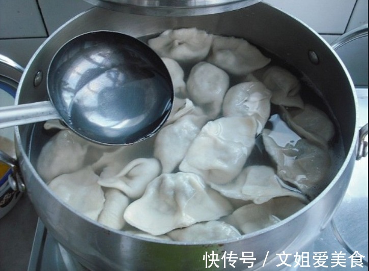 冬至要想饺子好吃，不破皮不粘锅，要记住4个秘诀！来试一试