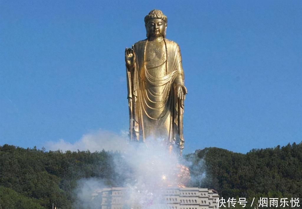 全球最高佛像,耗时12年共用黄金215斤,光一只脚就有3米高