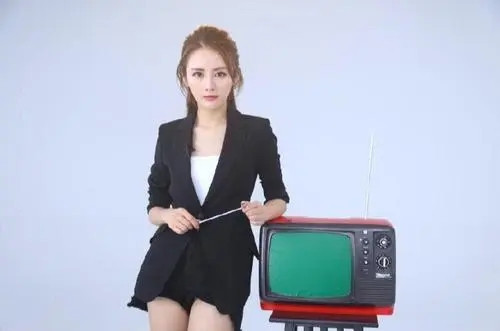 科比|又一校花NBA美女主播! 名模身材堪比明星, 北大学霸男友令人羡慕