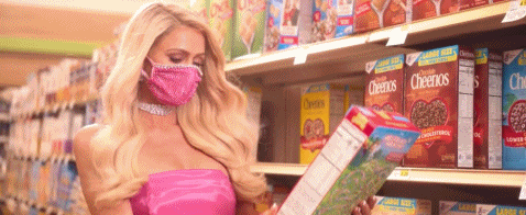 真人秀|希爾頓下廚真人秀,喂狗吃魚子醬,廚具鑲滿鉆石,網(wǎng)友們:毫不做作