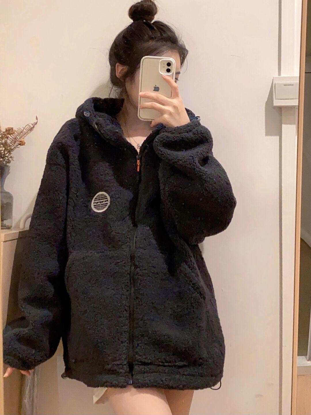 豹纹 秋天不要只会穿风衣了,今年流行“羊羔毛外套”,保暖舒适还温柔