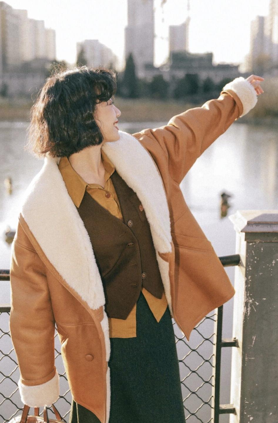 潮酷girl不容错过的“皮毛一体外套”,建议入手,上身即好看