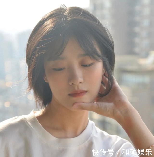 短发 秋冬都在“剪短发”,超A女神范更有气质,基本都逃不出这4款发型