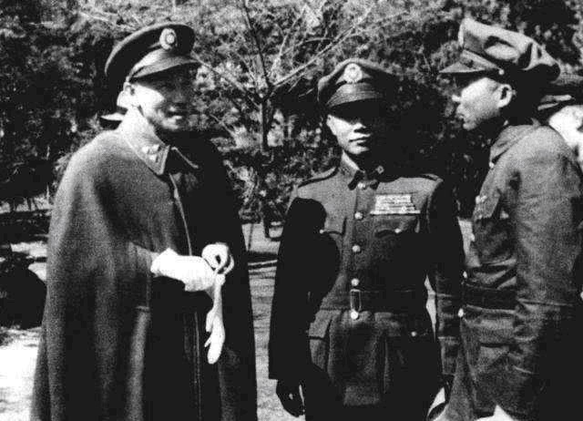 八宝山|抗战打满全场的国军虎将,获得美国颁发的勋章,死后葬入八宝山