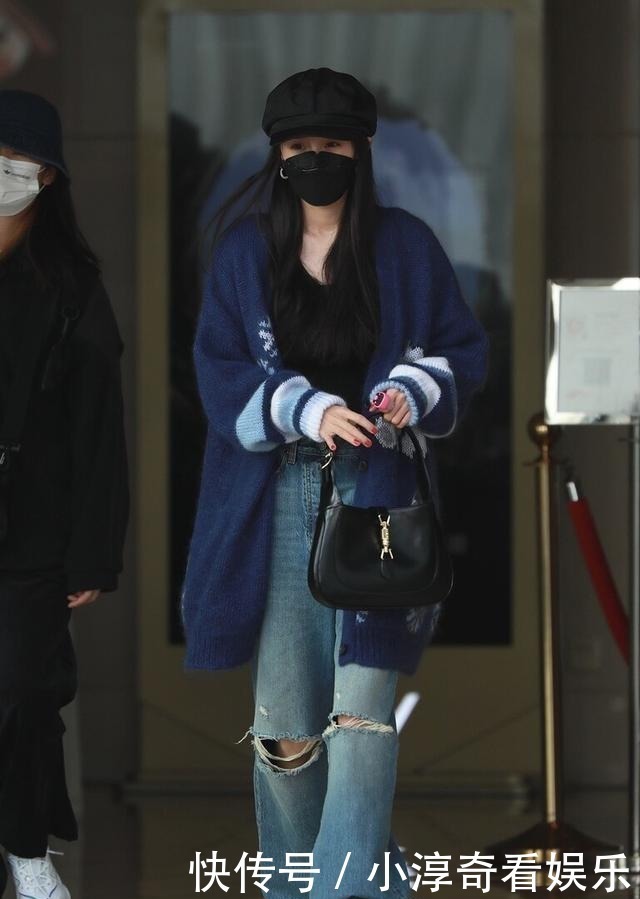 今年冬天火了一种穿法,叫“外套+老爹裤”,承包你一整季的时髦