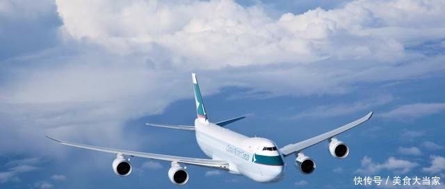 美国白富美为实现飞行梦,花200万在背部植入鸟翅,最后结果如何