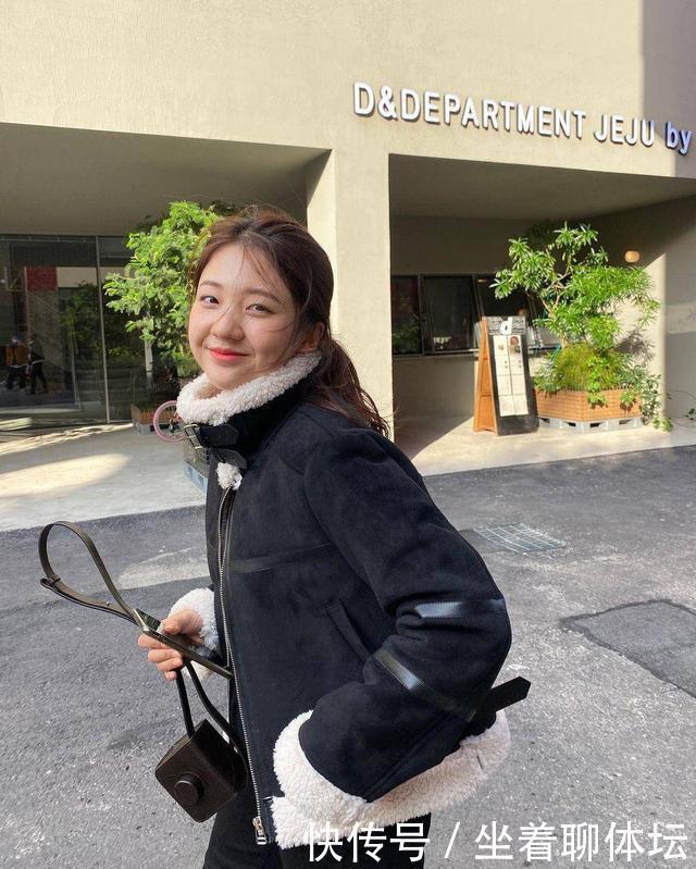 喷雾|年末聚会大家都披头散发就没意思了!这几款秋冬长发的发型才够美