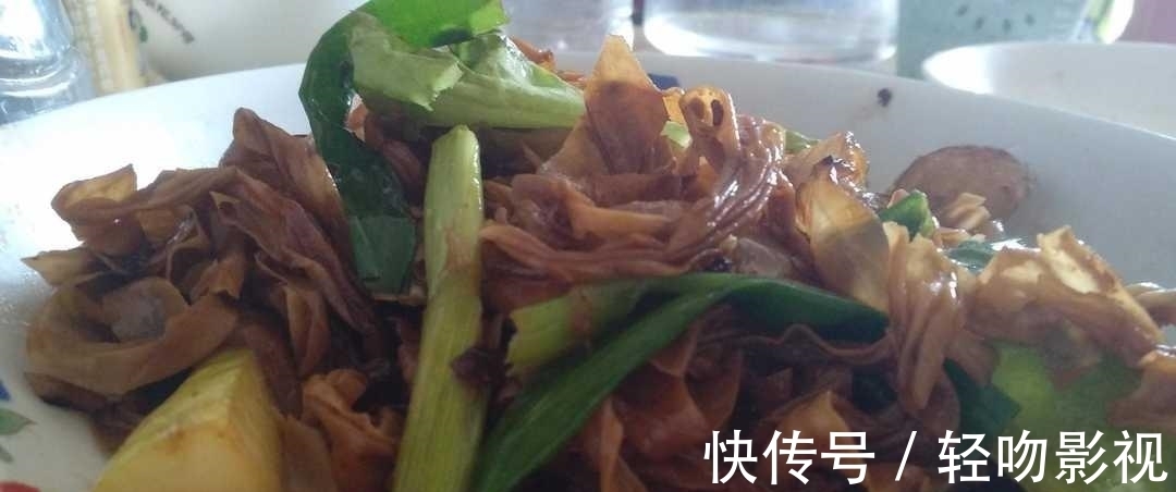 豆皮|豆皮营养丰富，做凉拌菜美味爽口，炒青菜软烂鲜香有滋味