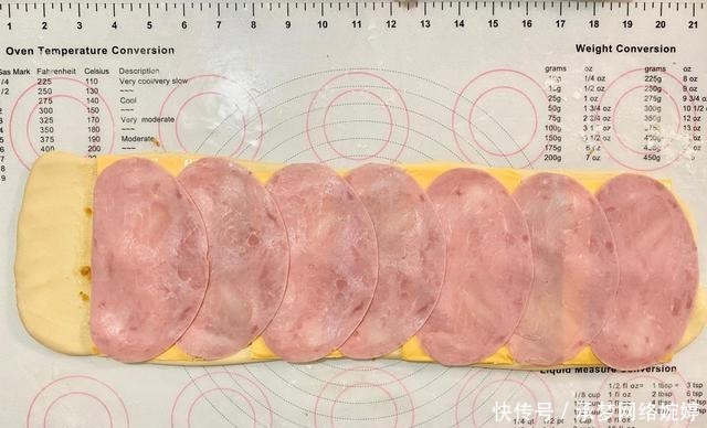 有芝士有肉肉的好吃快手咸面包,制作简单、营养丰富,早餐好选择
