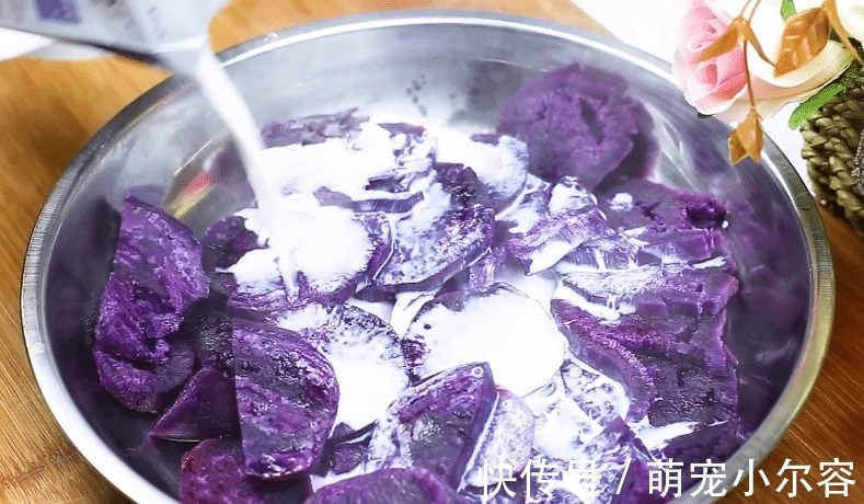紫薯这吃法太香了,新做法教会你,春节家宴做一锅,端上桌就扫光