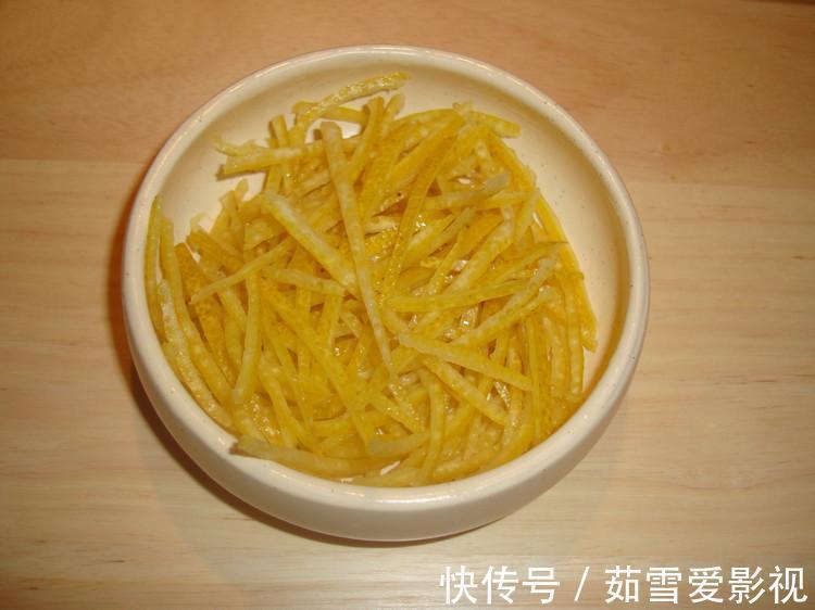 柚子皮|吃柚子记得别扔皮!和蜂蜜一起煮汤喝,消炎、祛痰、润肺、防感冒