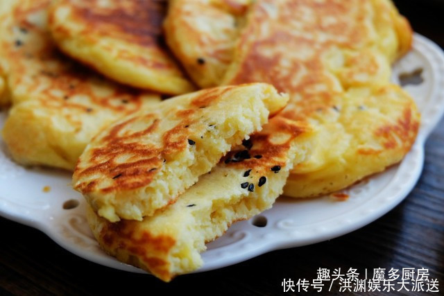 款玉米面饼|玉米面饼简单又好吃,搅一搅拌一拌,3分钟煎一锅,香软营养好