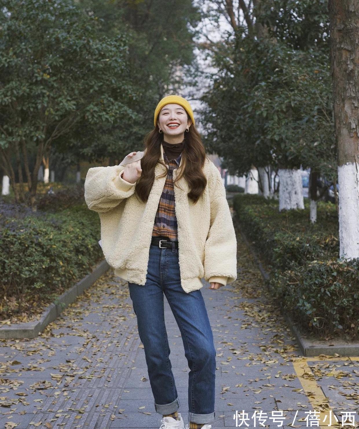 五分裤|冬季赶时髦就穿“羊羔毛外套”,温暖又时髦,配裤子、裙子都好看
