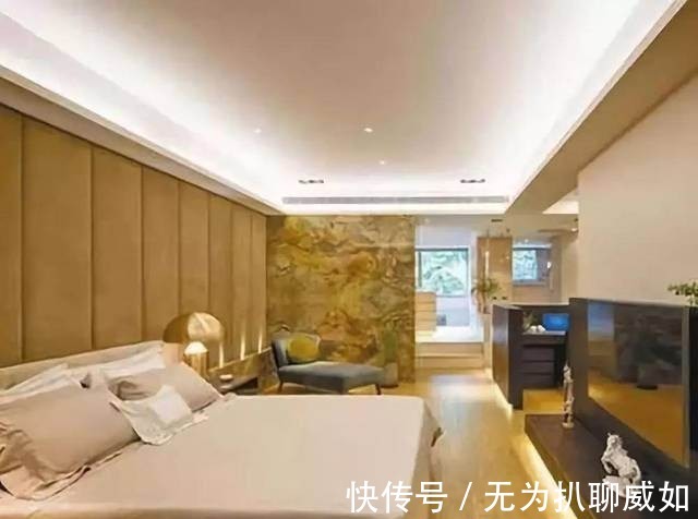 从2米高台摔落仍坚持录节目,这么卖命是敬业,还是为还风流债?