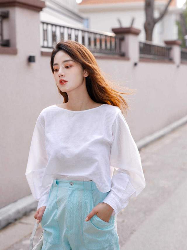 黑白灰|入秋怎么穿?少买黑白灰,这3套“高级色”,显白衬肤还耐看