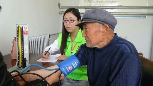 mmhg|50岁左右的人，血压值多少才算正常？标准不一定是140/90