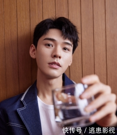 浪姐斗艳,王鸥的抹胸长裙,周笔畅的小性感,都不如张雨绮复古美