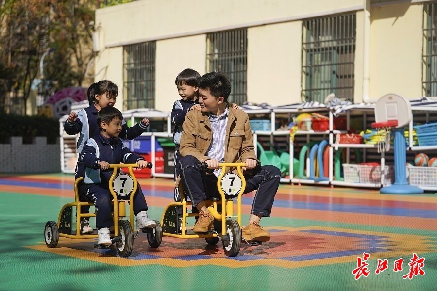 幼师|幼儿园的男教师，他们身上有爸爸的味道｜过影