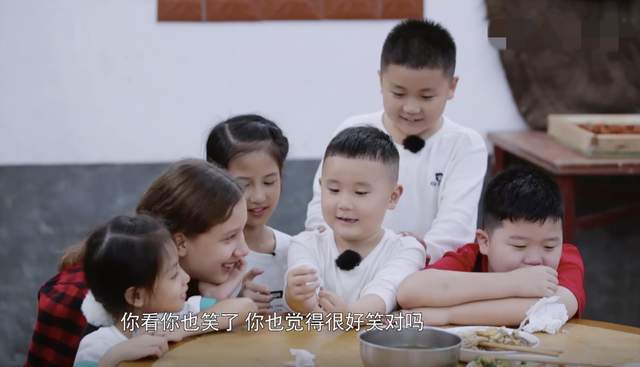 孩子|《盘中餐》爱哭鬼兄弟,都是孩子差距真大,令人无语的是他们老妈