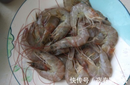 做水煮虾，冷水下锅煮还是水开下锅区别太大，弄错腥味大还难吃