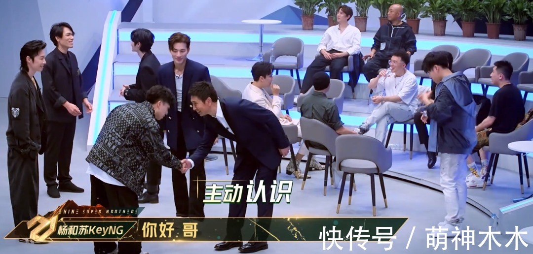 《追光吧》开播剪辑混乱,哥哥镜头分配不均,糊咖艺人没介绍