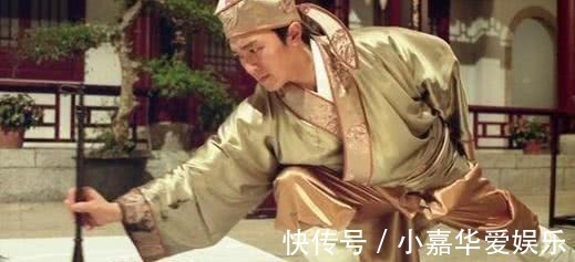 唐伯虎@进士过年学写对联,路人便随手添了一笔,结果家中女眷一看羞红脸