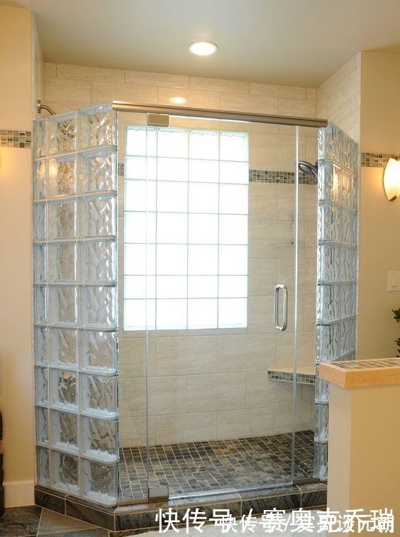 玻璃|砌玻璃砖才是我的心头爱,6㎡卫生间明亮清爽,结实耐用是几十年